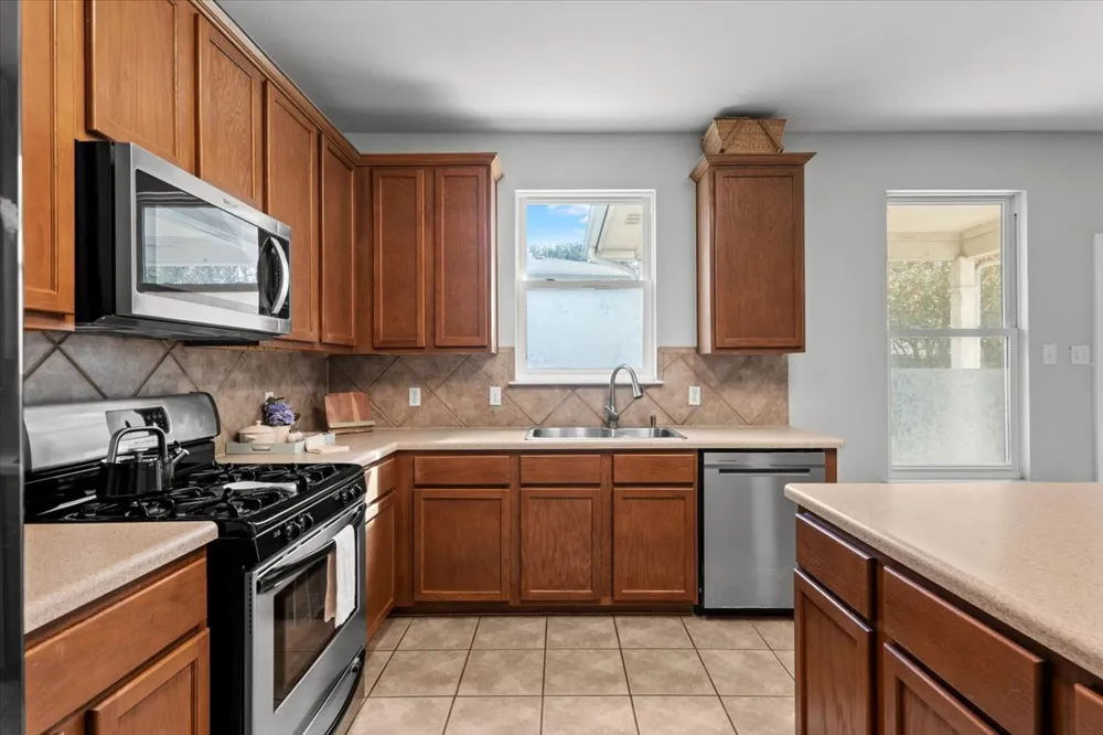 118 Rio Grande Drive Kyle, TX 78640