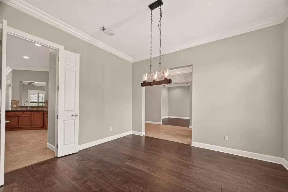 51 English Oak Court Lake Jackson, TX 77566