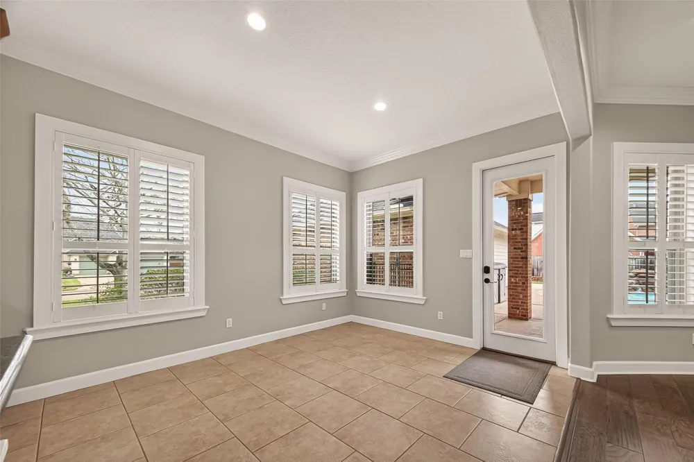 51 English Oak Court Lake Jackson, TX 77566