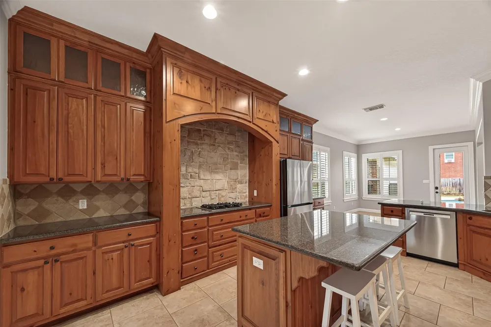 51 English Oak Court Lake Jackson, TX 77566
