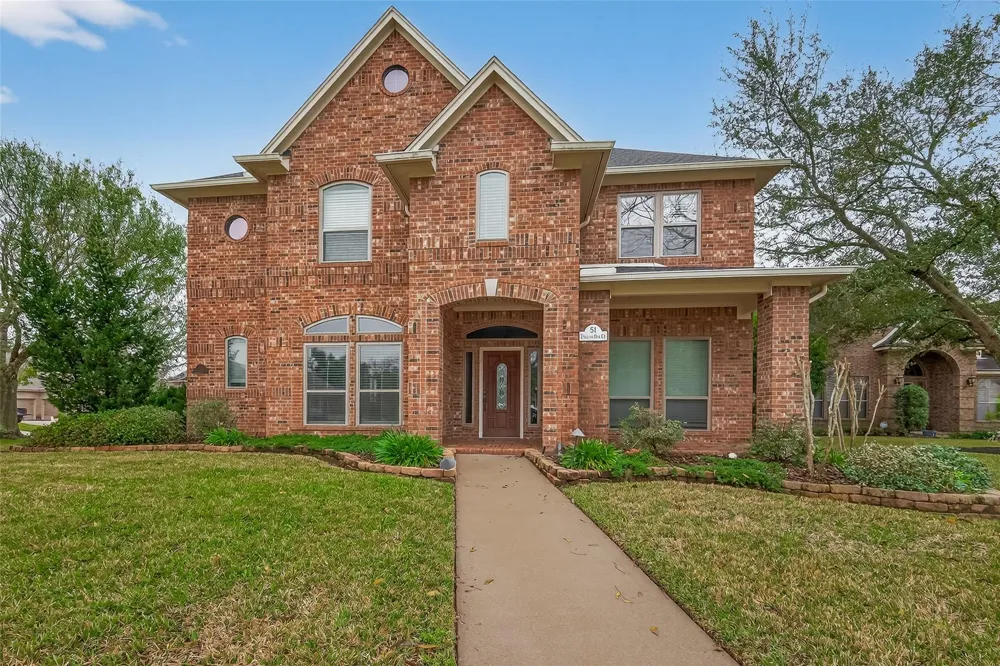 51 English Oak Court Lake Jackson, TX 77566