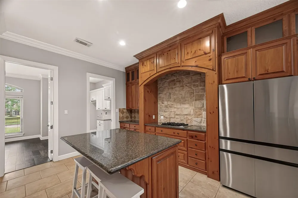 51 English Oak Court Lake Jackson, TX 77566