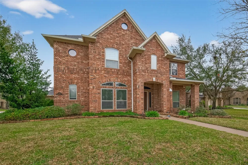 51 English Oak Court Lake Jackson, TX 77566