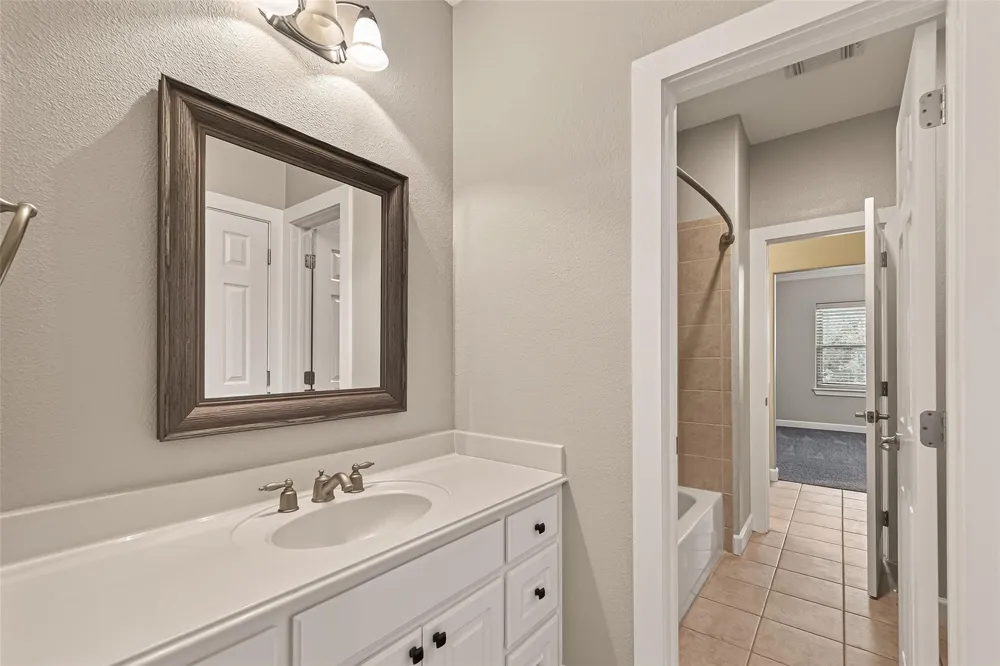 51 English Oak Court Lake Jackson, TX 77566