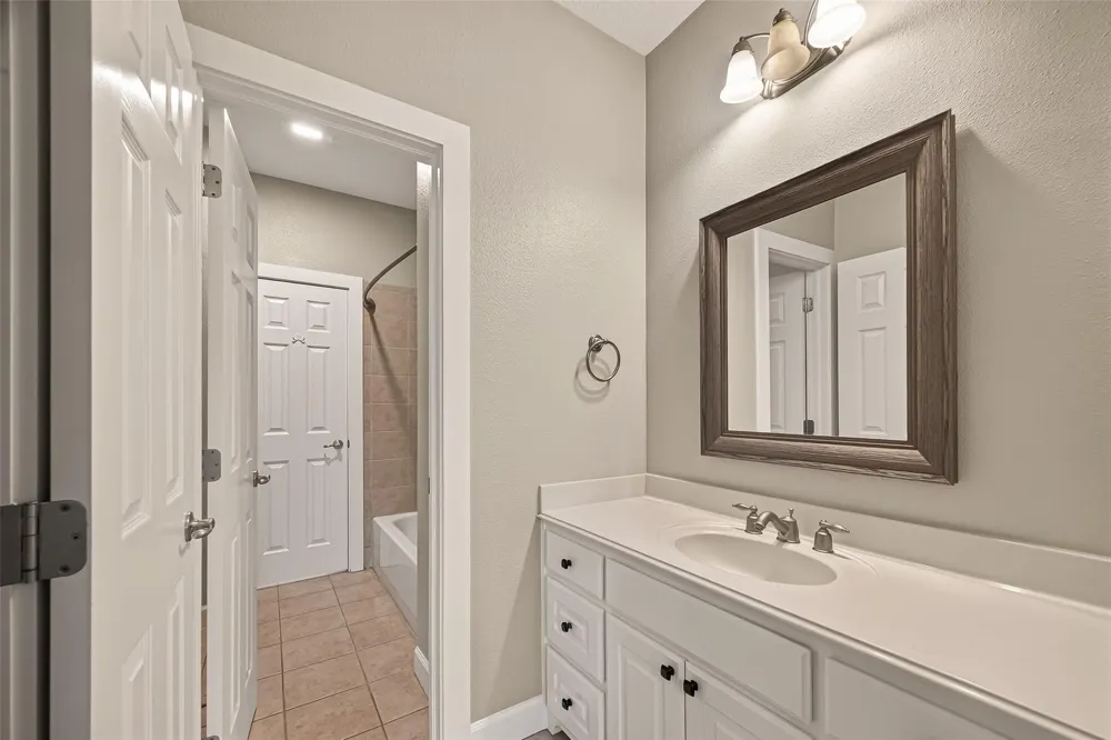 51 English Oak Court Lake Jackson, TX 77566