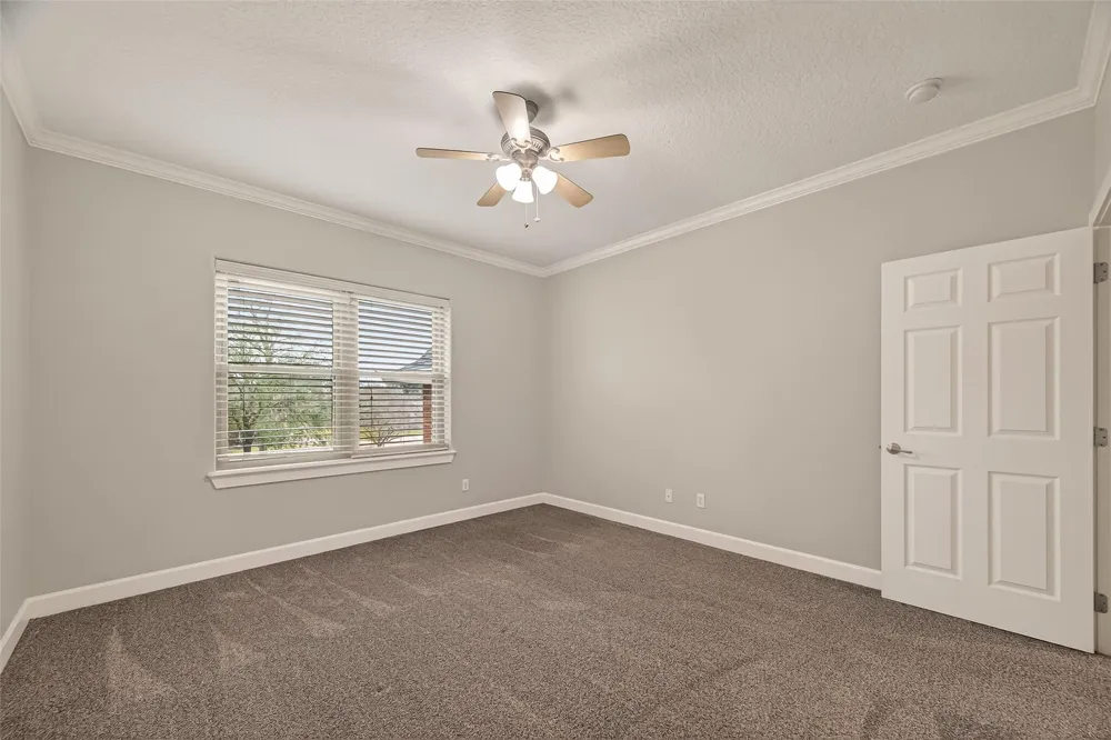 51 English Oak Court Lake Jackson, TX 77566