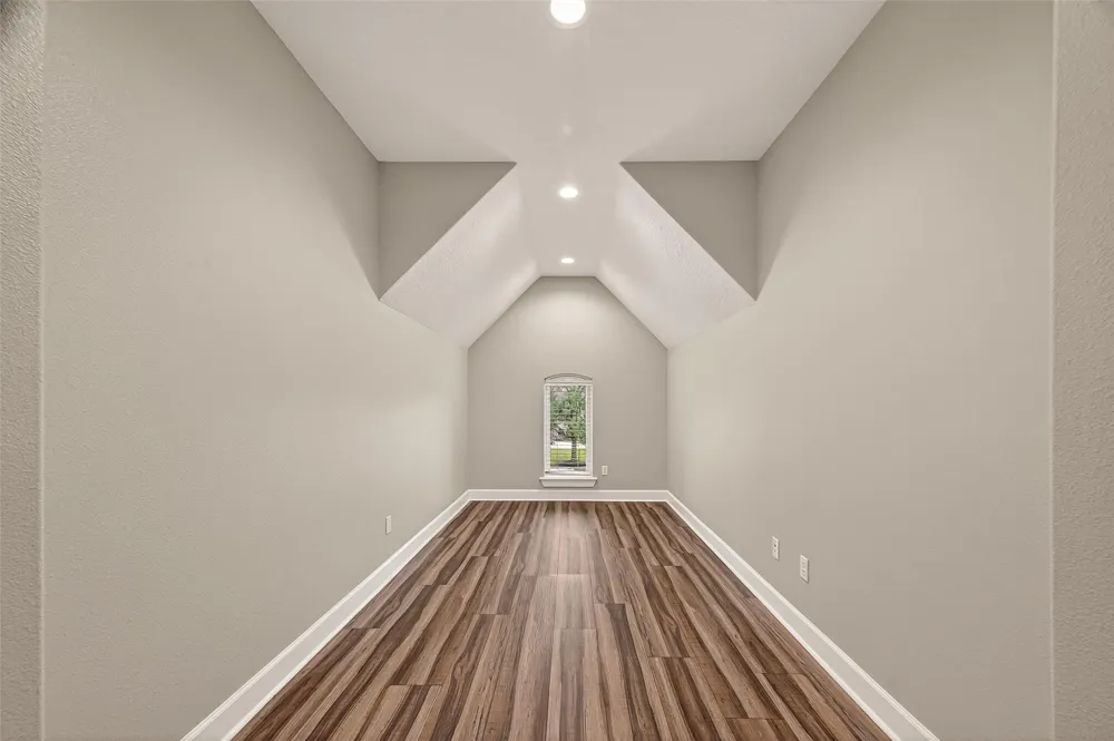 51 English Oak Court Lake Jackson, TX 77566