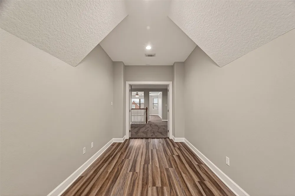 51 English Oak Court Lake Jackson, TX 77566