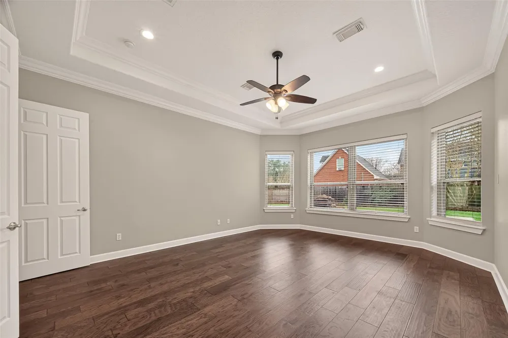 51 English Oak Court Lake Jackson, TX 77566