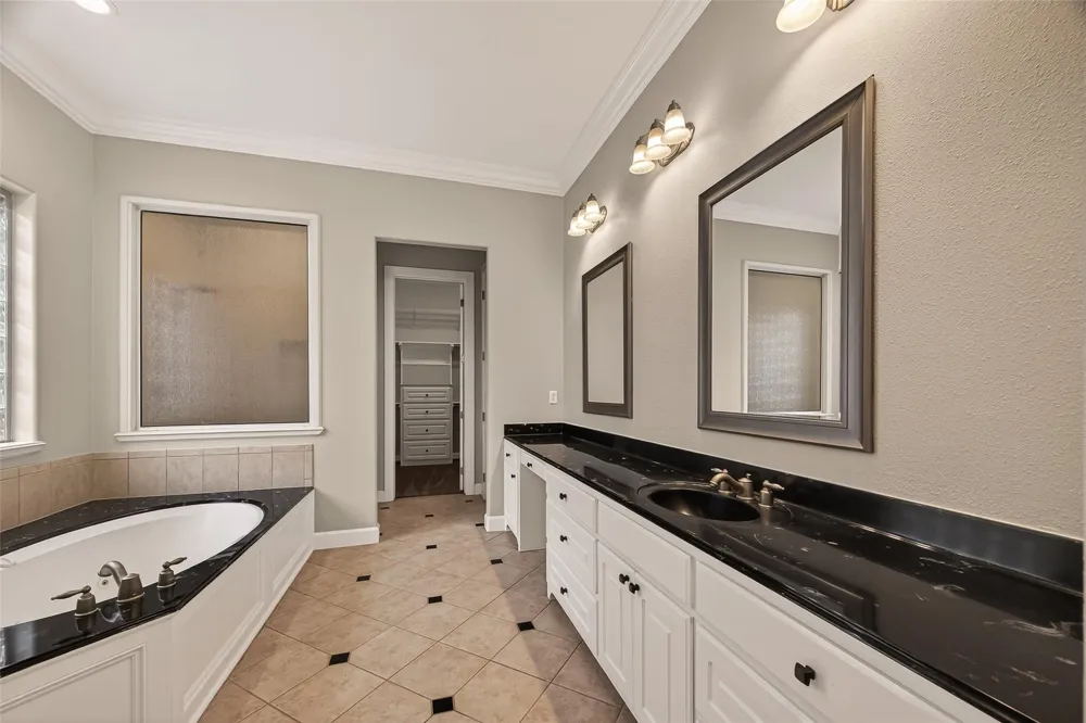 51 English Oak Court Lake Jackson, TX 77566