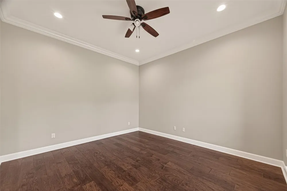 51 English Oak Court Lake Jackson, TX 77566