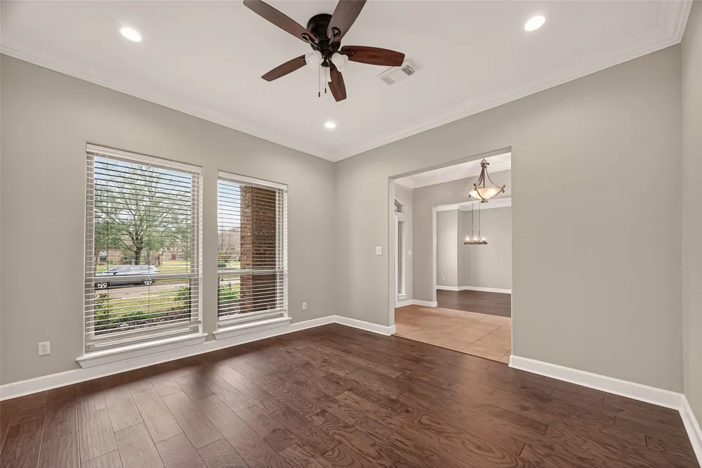 51 English Oak Court Lake Jackson, TX 77566