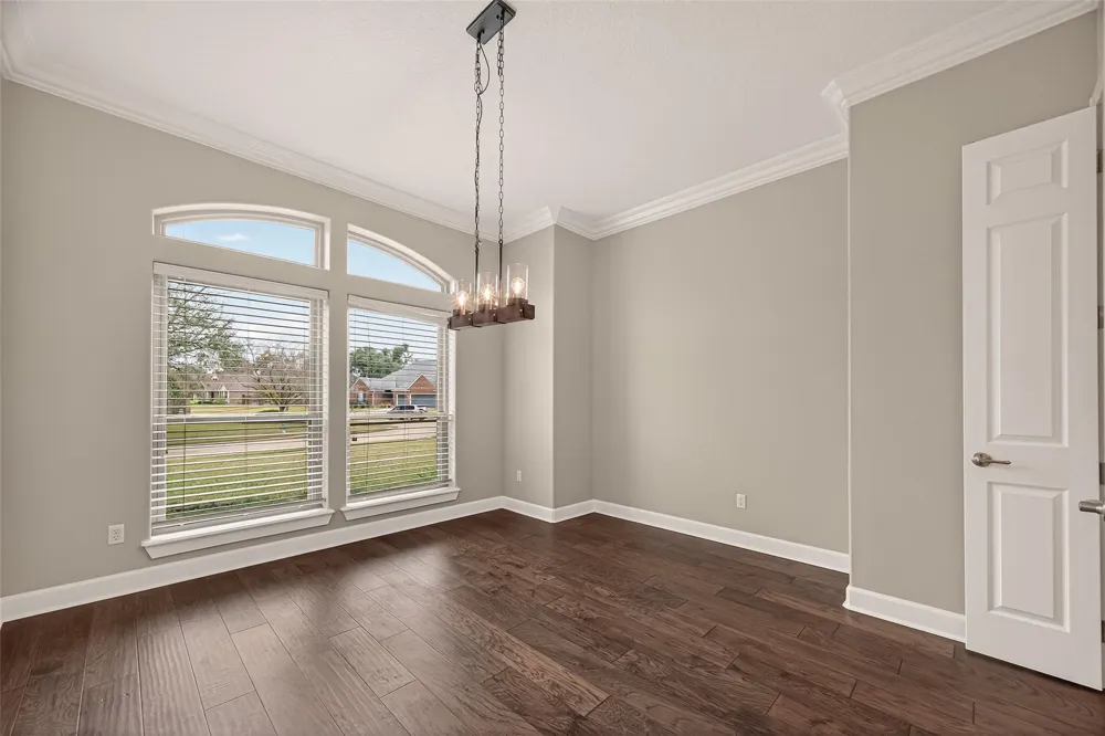 51 English Oak Court Lake Jackson, TX 77566
