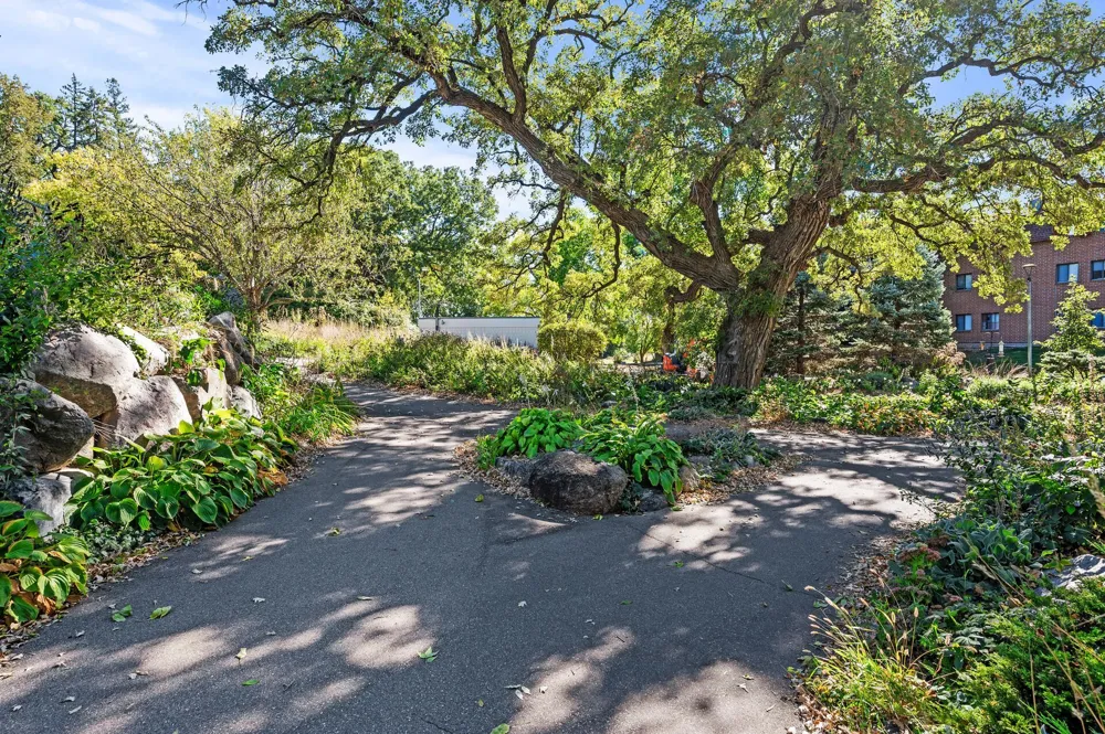 8948 Neill Lake Road #155E Eden Prairie, MN 55347