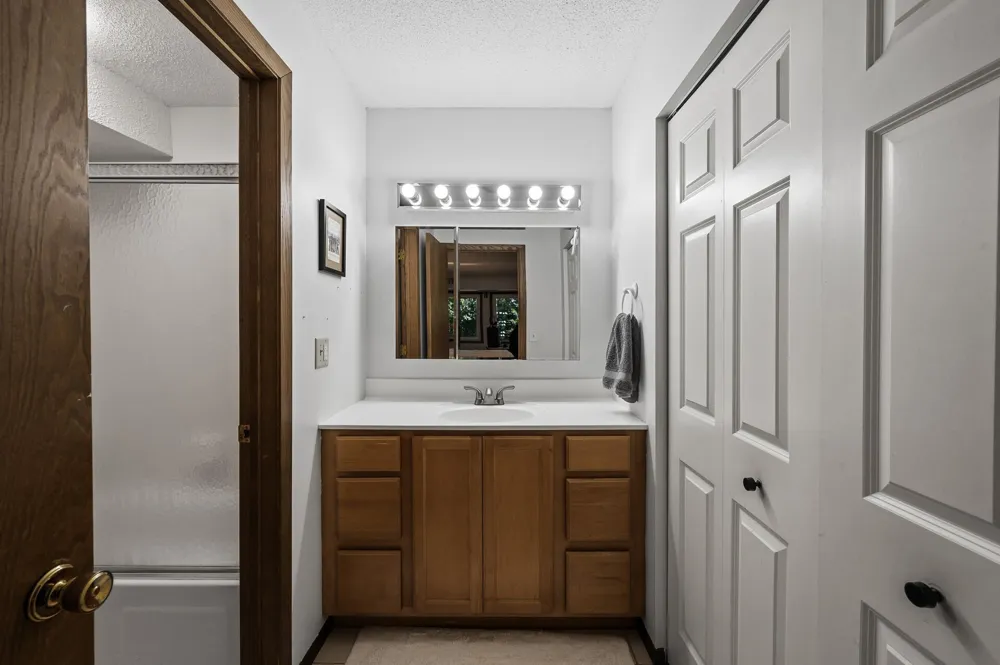 8948 Neill Lake Road #155E Eden Prairie, MN 55347