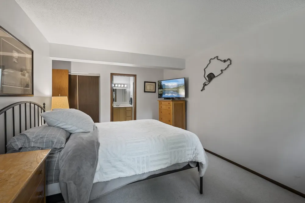 8948 Neill Lake Road #155E Eden Prairie, MN 55347