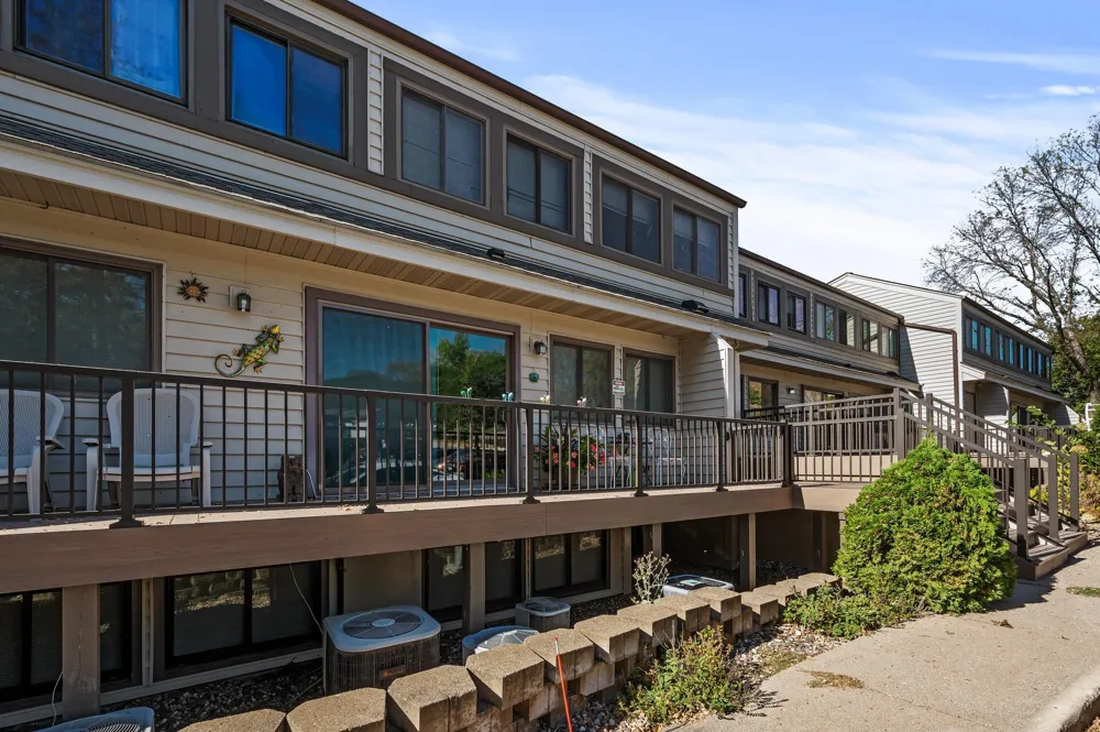8948 Neill Lake Road #155E Eden Prairie, MN 55347