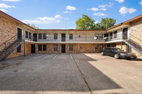 1108 Elm Street #10