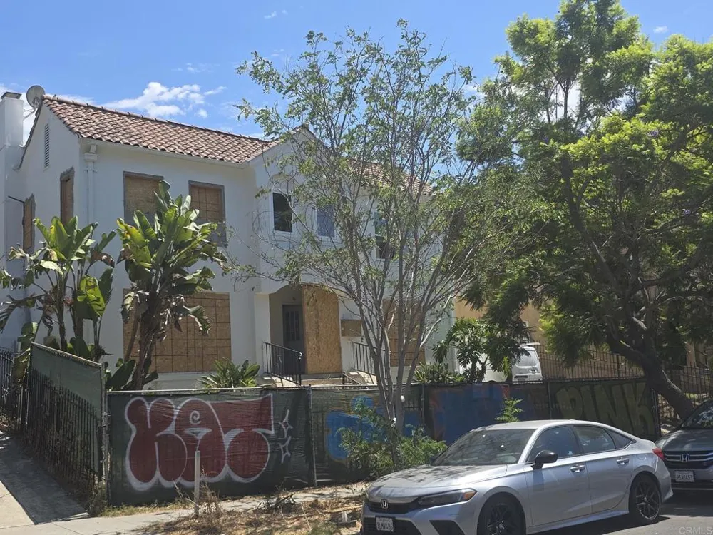 144 S Kenmore Avenue Los Angeles, CA 90004