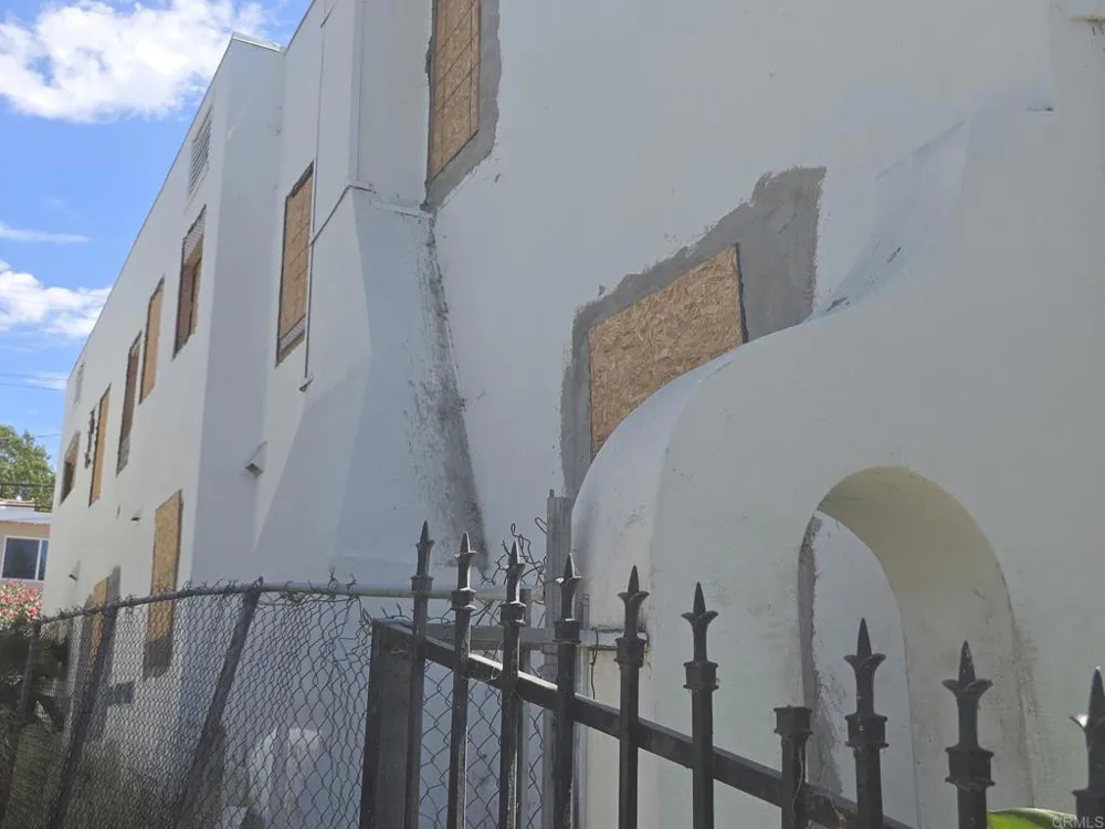 144 S Kenmore Avenue Los Angeles, CA 90004
