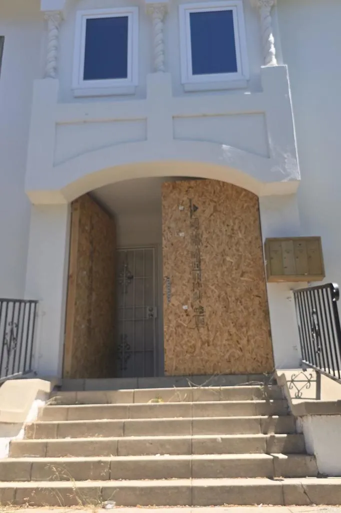 144 S Kenmore Avenue Los Angeles, CA 90004