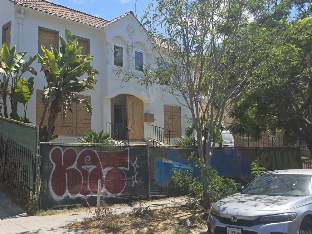 144 S Kenmore Avenue Los Angeles, CA 90004