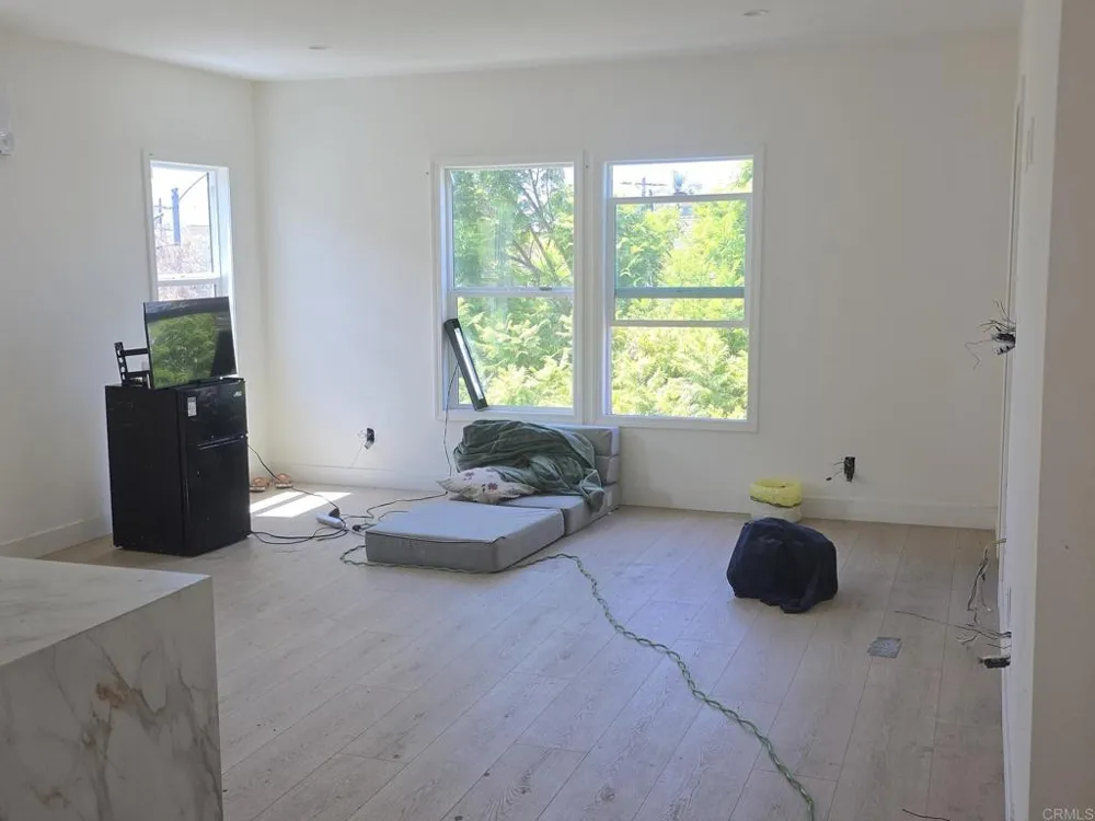 144 S Kenmore Avenue Los Angeles, CA 90004