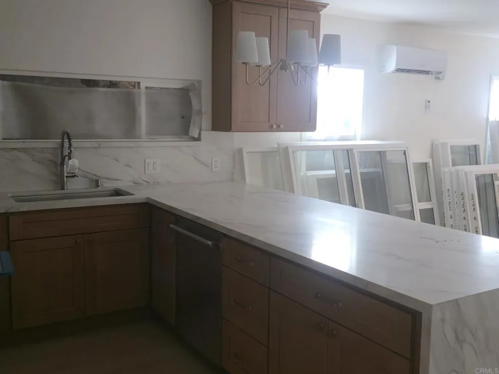 144 S Kenmore Avenue Los Angeles, CA 90004
