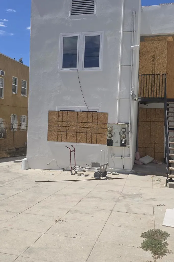 144 S Kenmore Avenue Los Angeles, CA 90004
