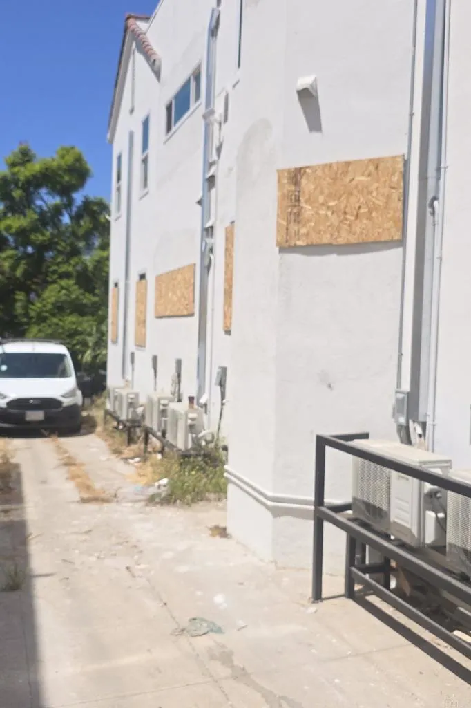 144 S Kenmore Avenue Los Angeles, CA 90004
