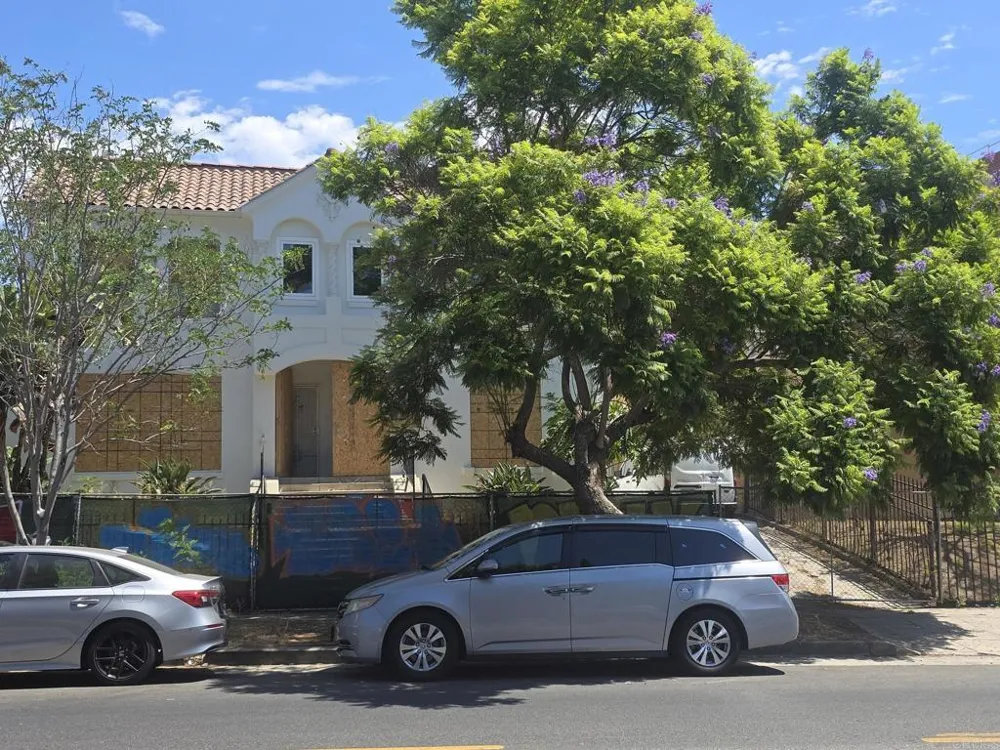 144 S Kenmore Avenue Los Angeles, CA 90004