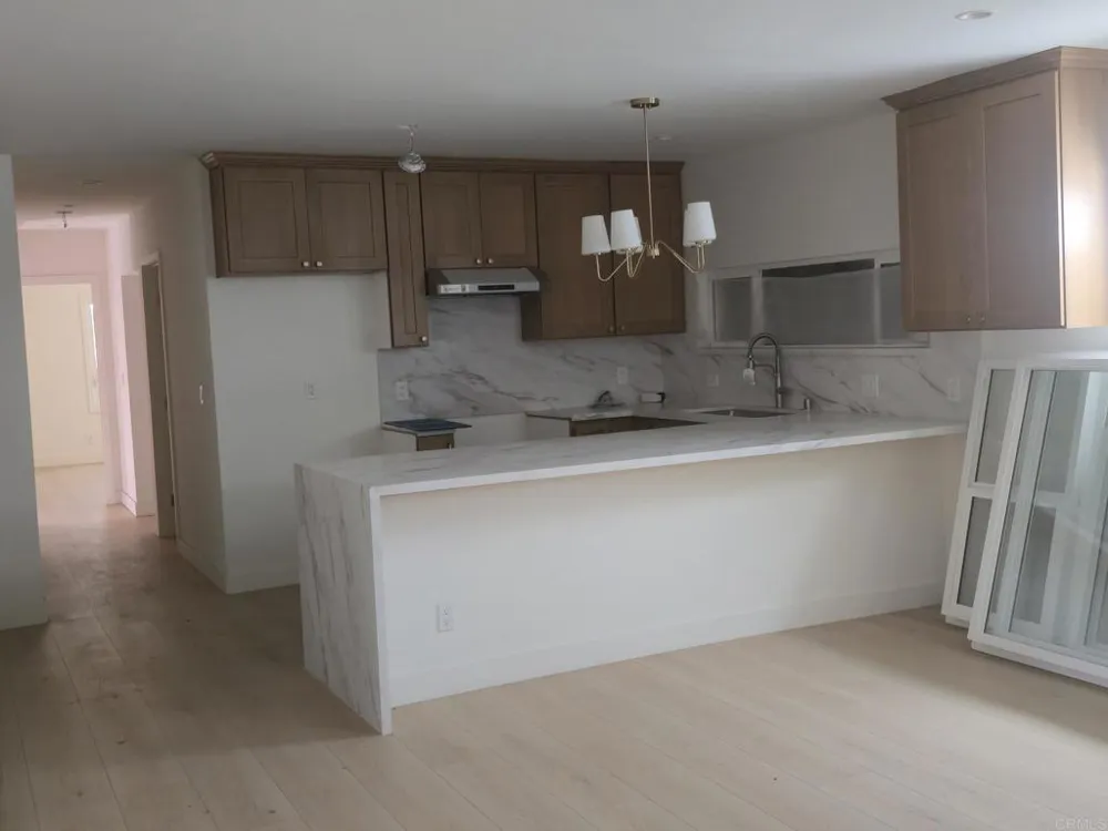 144 S Kenmore Avenue Los Angeles, CA 90004