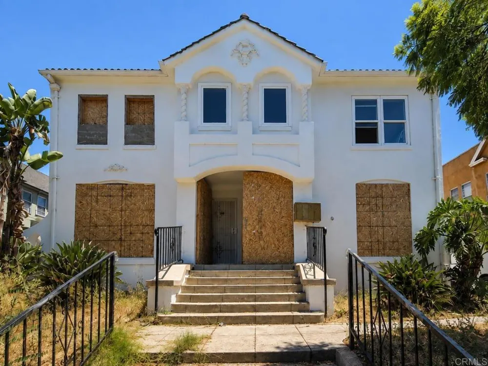 144 S Kenmore Avenue Los Angeles, CA 90004