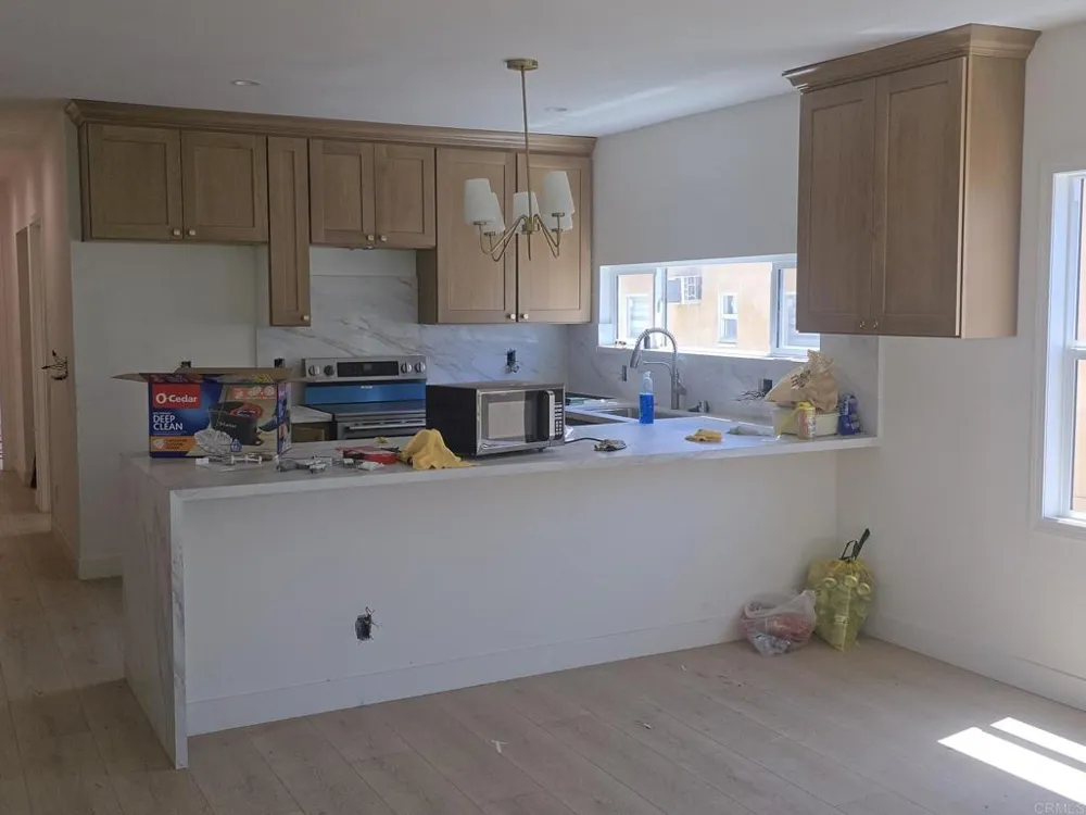 144 S Kenmore Avenue Los Angeles, CA 90004