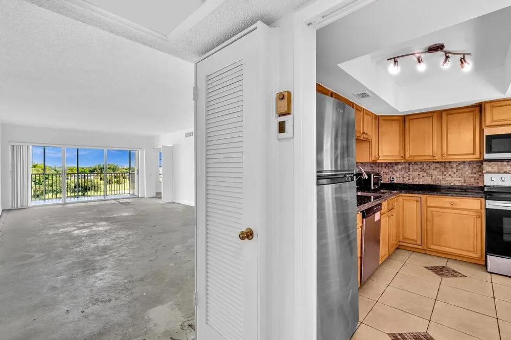 2950 Palm Aire Drive #607 Pompano Beach, FL 33069