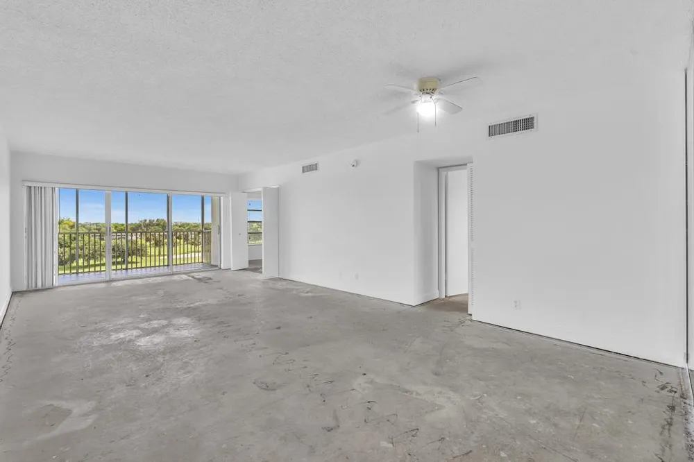 2950 Palm Aire Drive #607 Pompano Beach, FL 33069