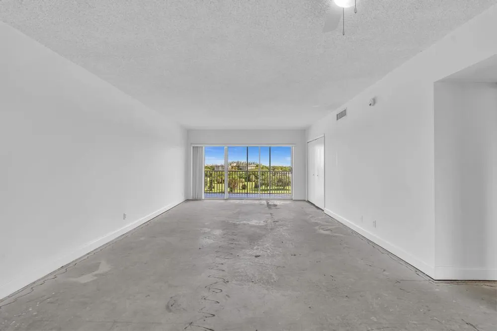 2950 Palm Aire Drive #607 Pompano Beach, FL 33069