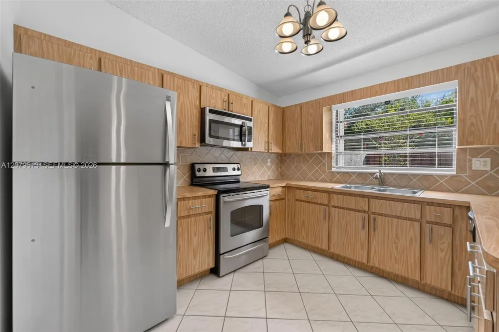 5736 SW 112th Ter Cooper City, FL 33330