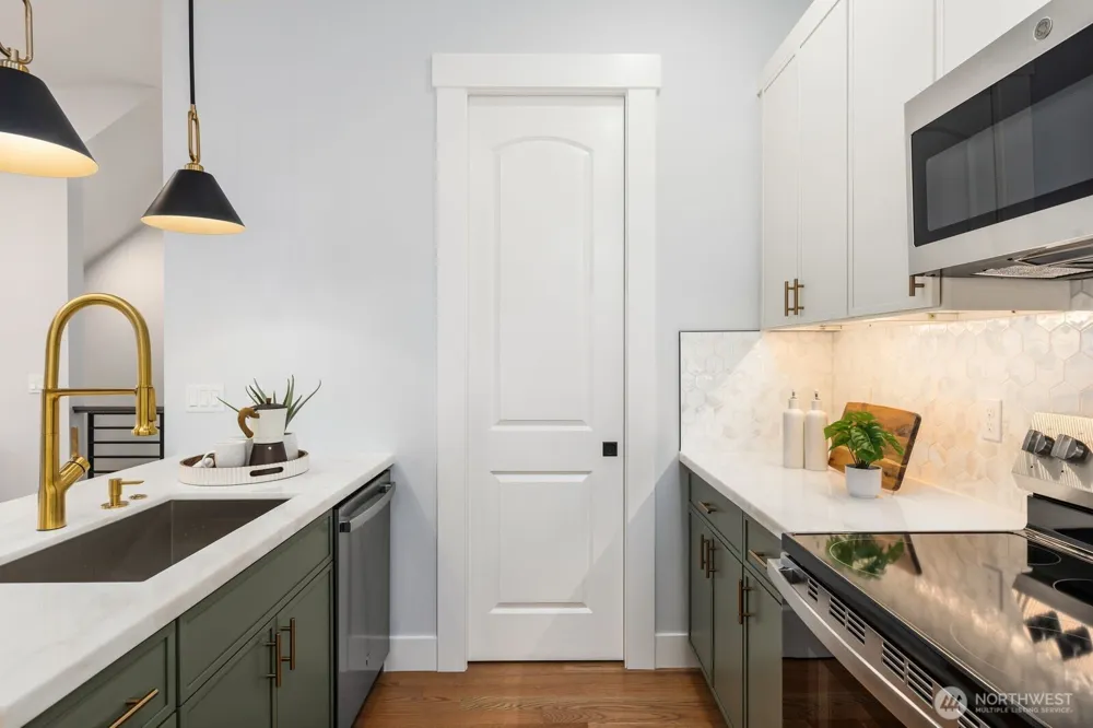 4559 34th Avenue S Seattle, WA 98118