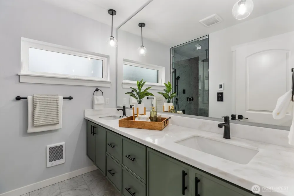 4559 34th Avenue S Seattle, WA 98118