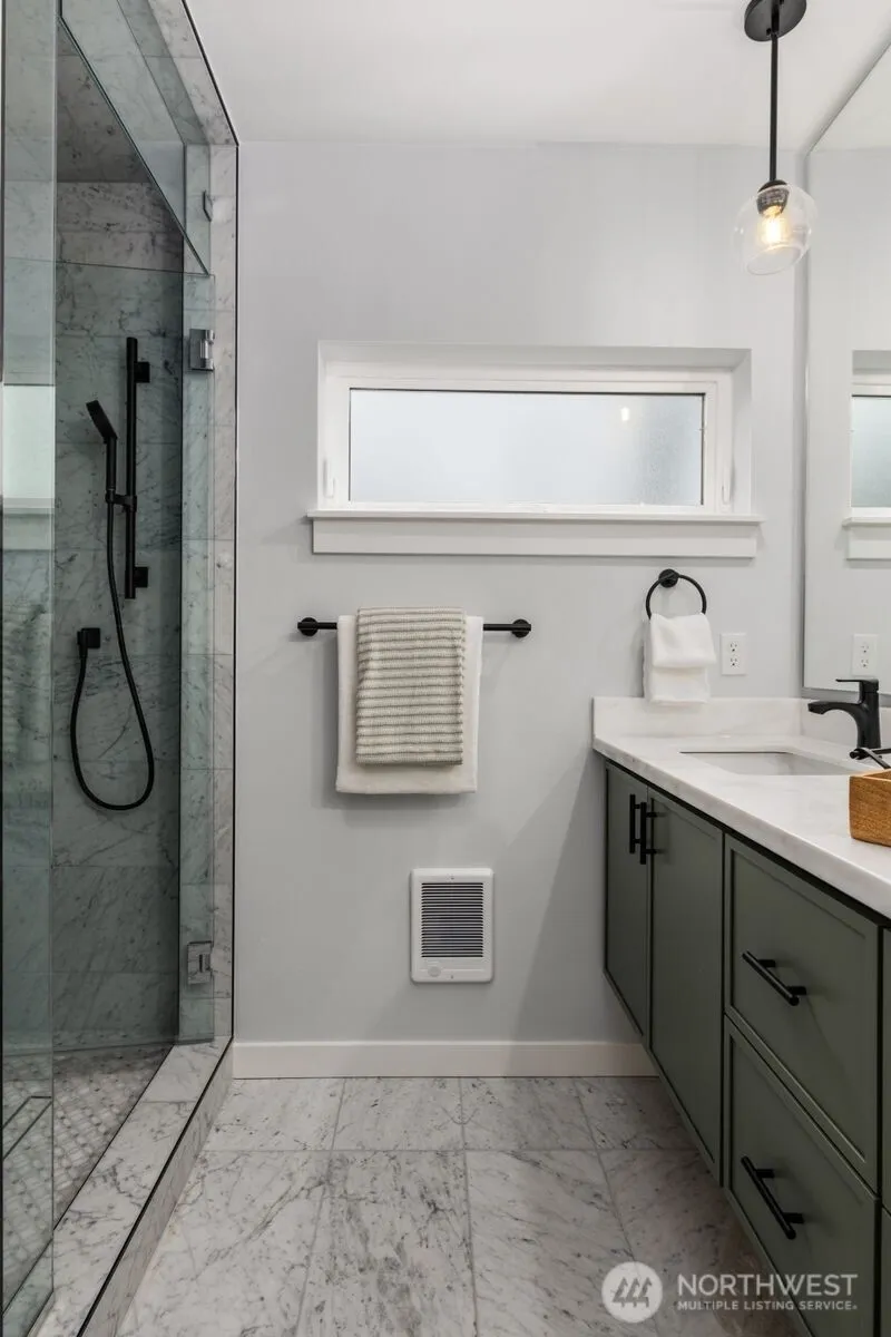 4559 34th Avenue S Seattle, WA 98118