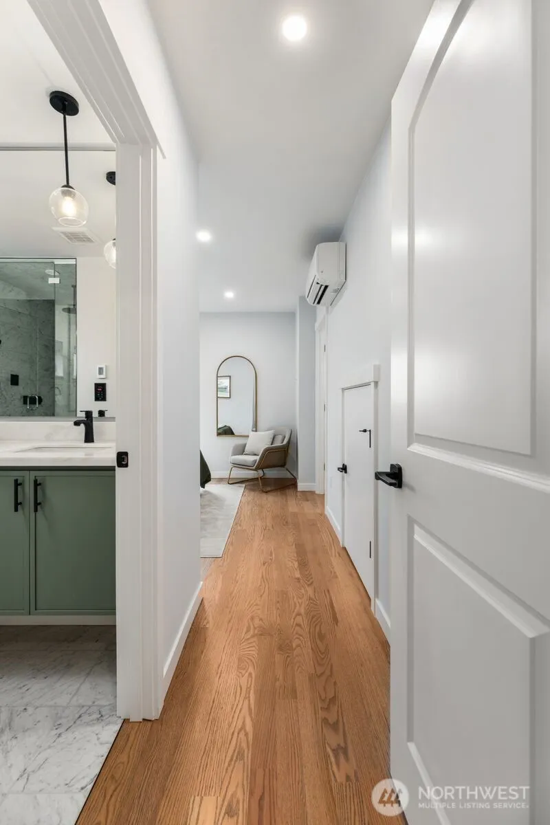 4559 34th Avenue S Seattle, WA 98118
