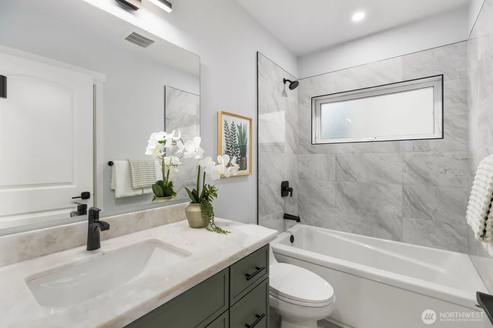 4559 34th Avenue S Seattle, WA 98118