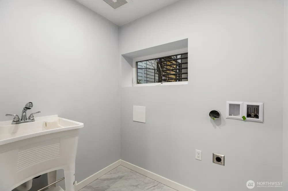 4559 34th Avenue S Seattle, WA 98118