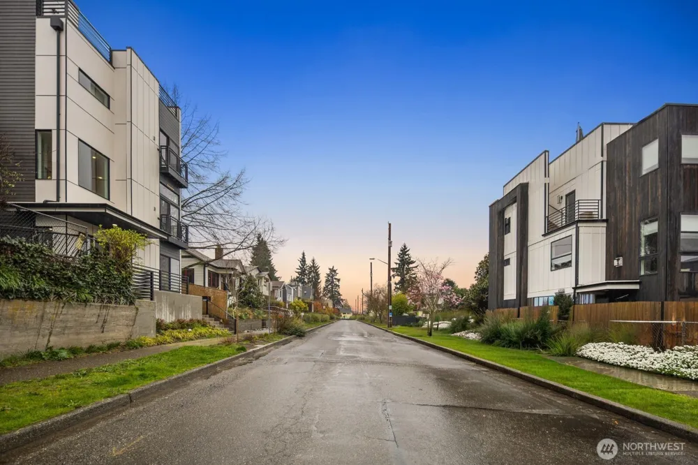 4559 34th Avenue S Seattle, WA 98118