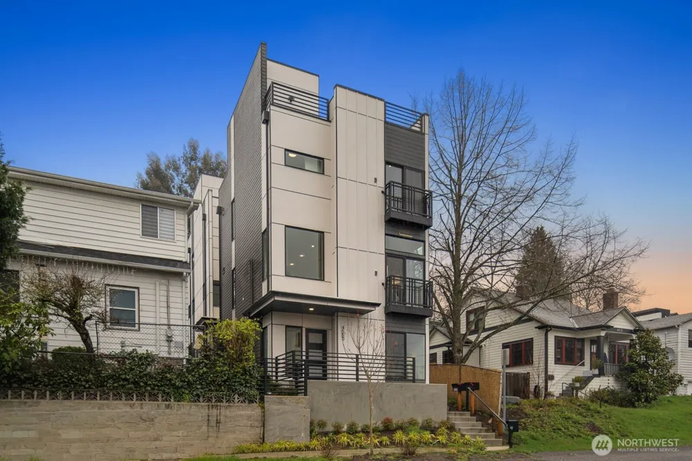 4559 34th Avenue S Seattle, WA 98118