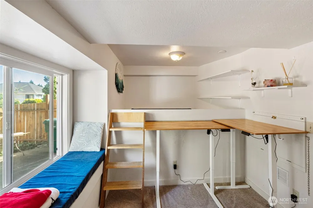 10247 Hamilton Place NW Silverdale, WA 98383