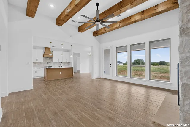 105 Hidden Path Floresville, TX 78114