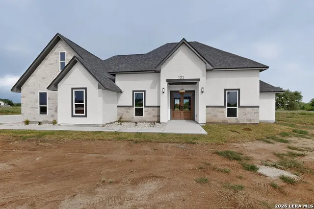 105 Hidden Path Floresville, TX 78114