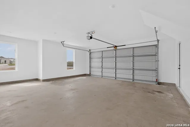 105 Hidden Path Floresville, TX 78114